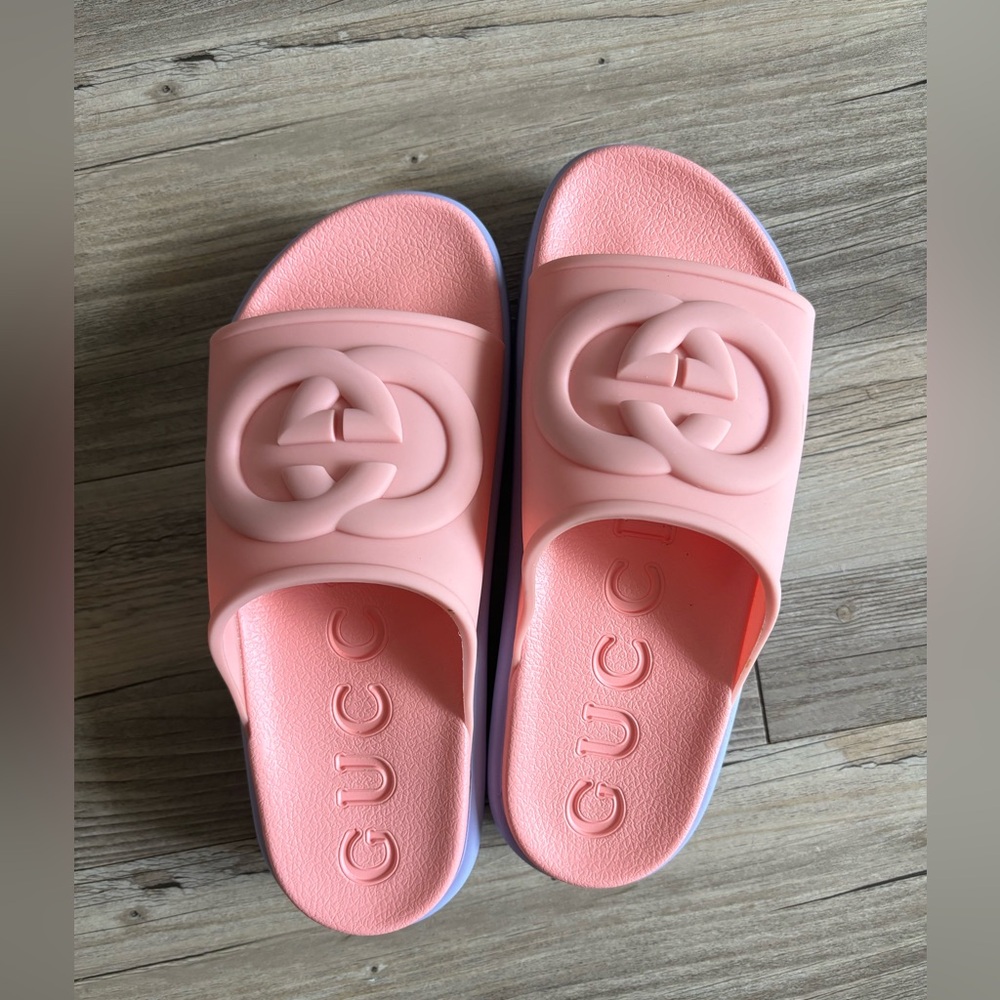 G Interlock slides size 38/8 women